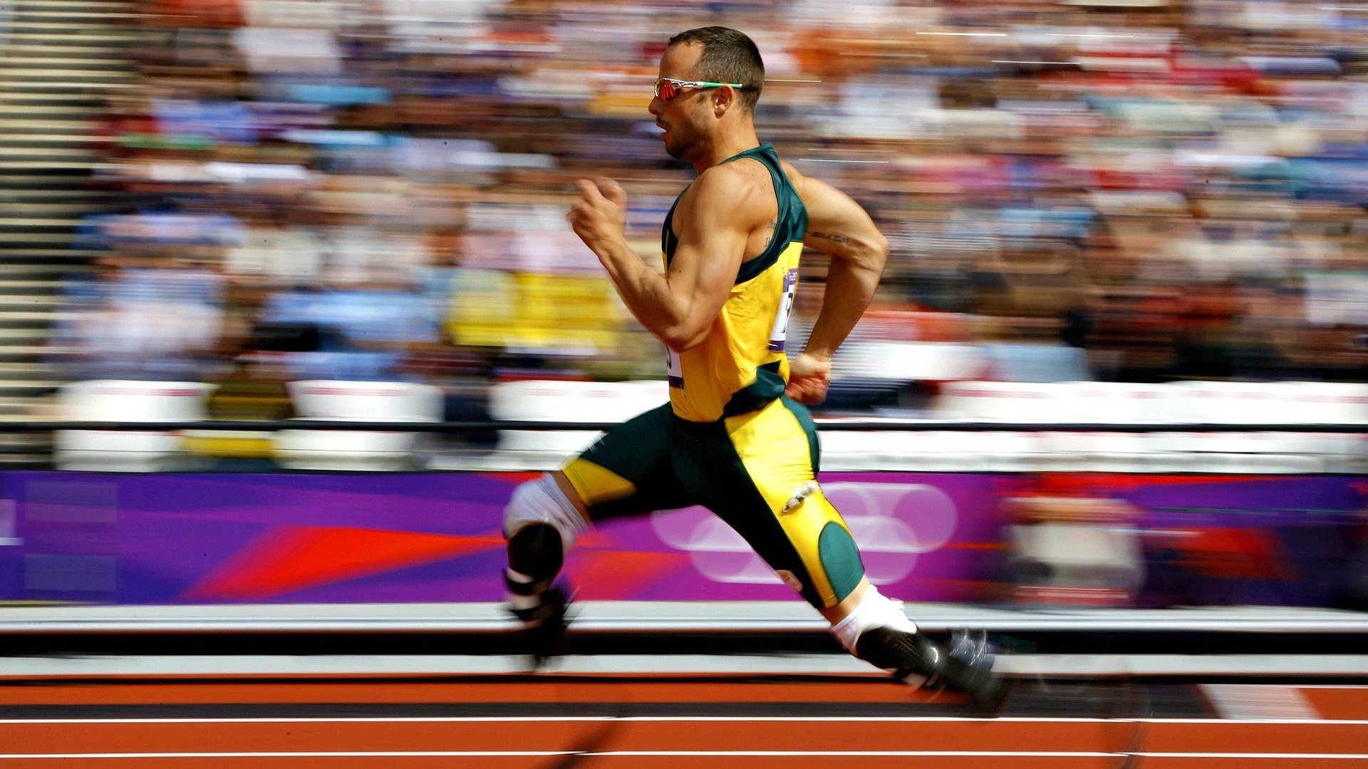 神奇进球现身亚洲球场，球迷热议无法停止，足球神奇进球